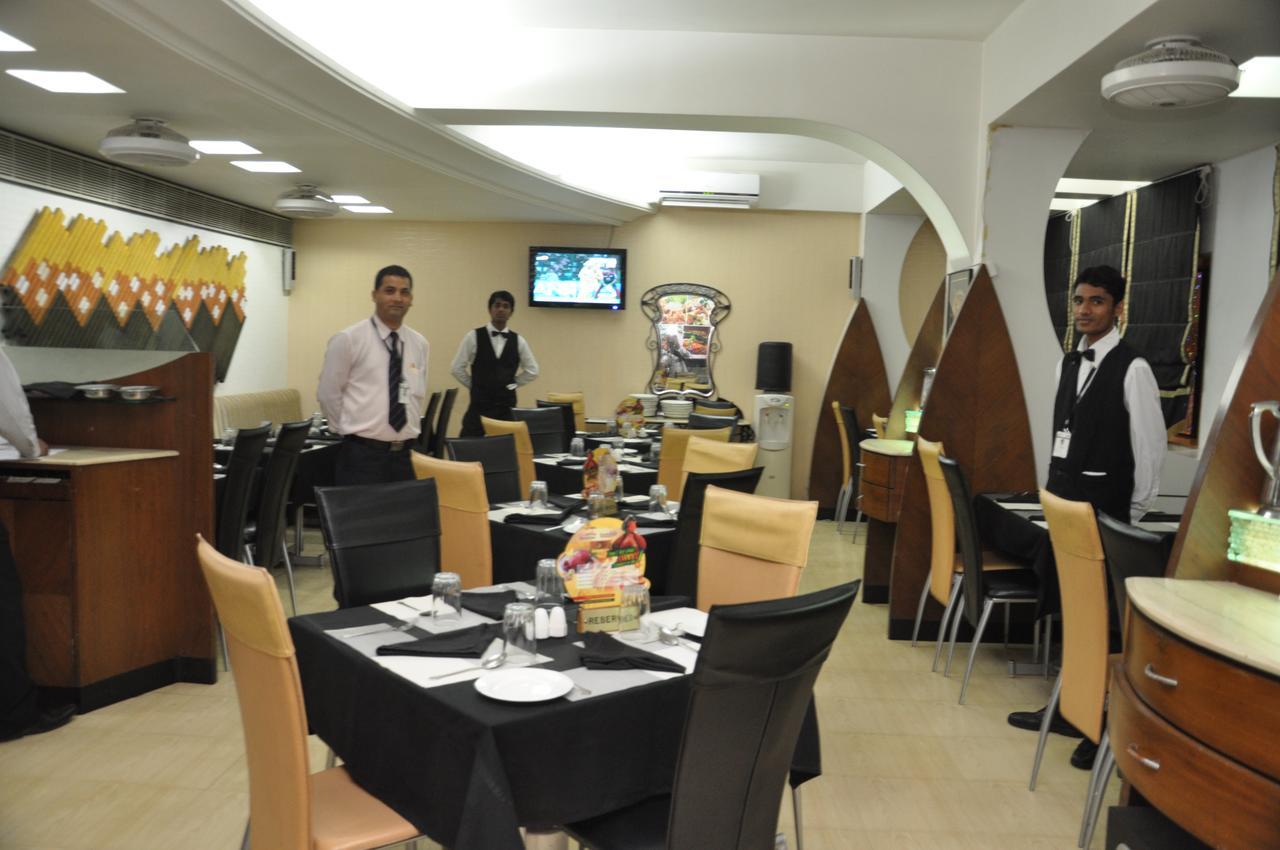 דמאן Hotel Gurukripa מראה חיצוני תמונה