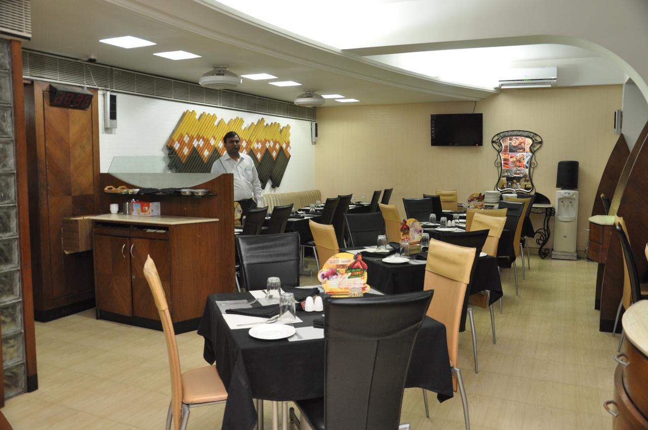 דמאן Hotel Gurukripa מראה חיצוני תמונה