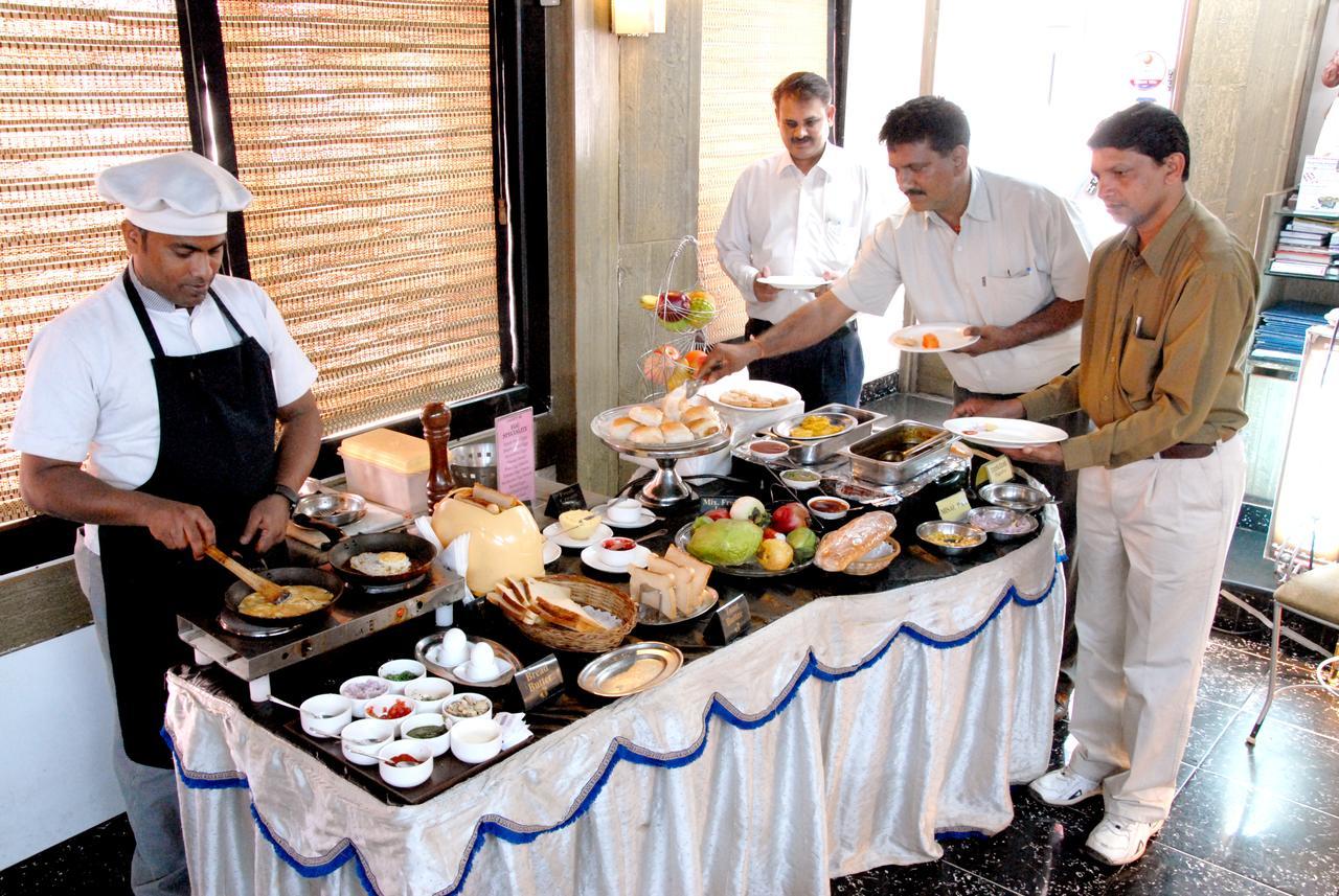 דמאן Hotel Gurukripa מראה חיצוני תמונה