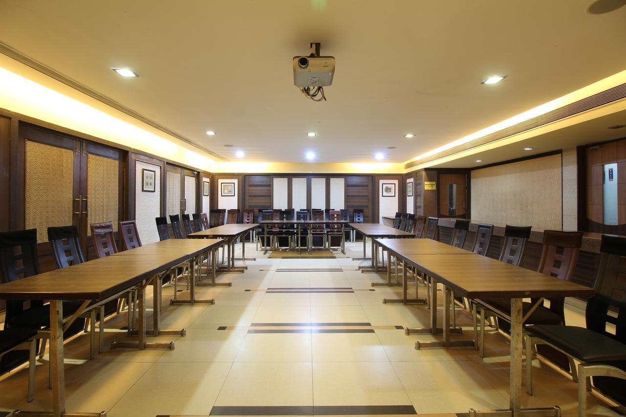 דמאן Hotel Gurukripa מראה חיצוני תמונה