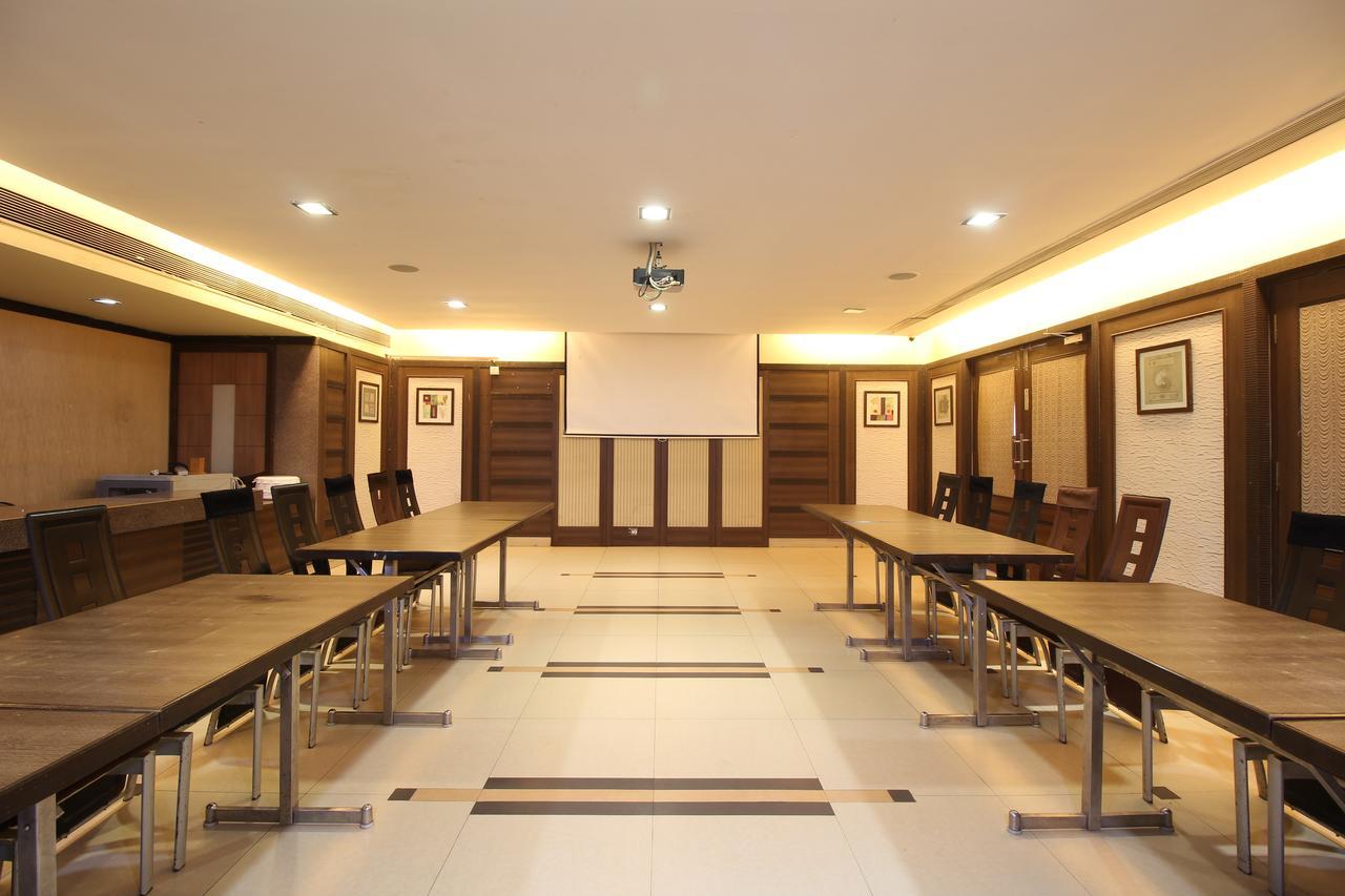 דמאן Hotel Gurukripa מראה חיצוני תמונה