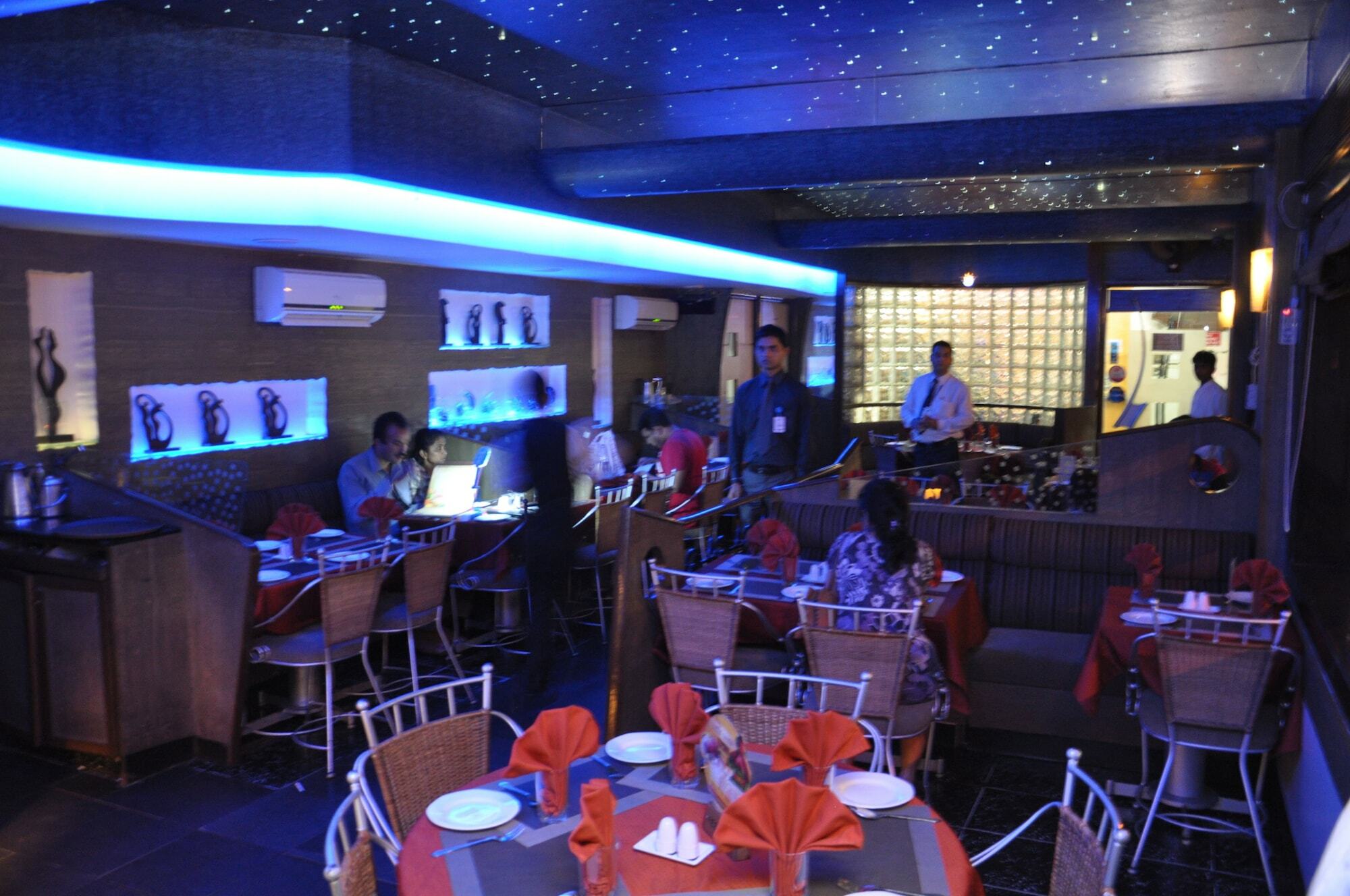 דמאן Hotel Gurukripa מראה חיצוני תמונה
